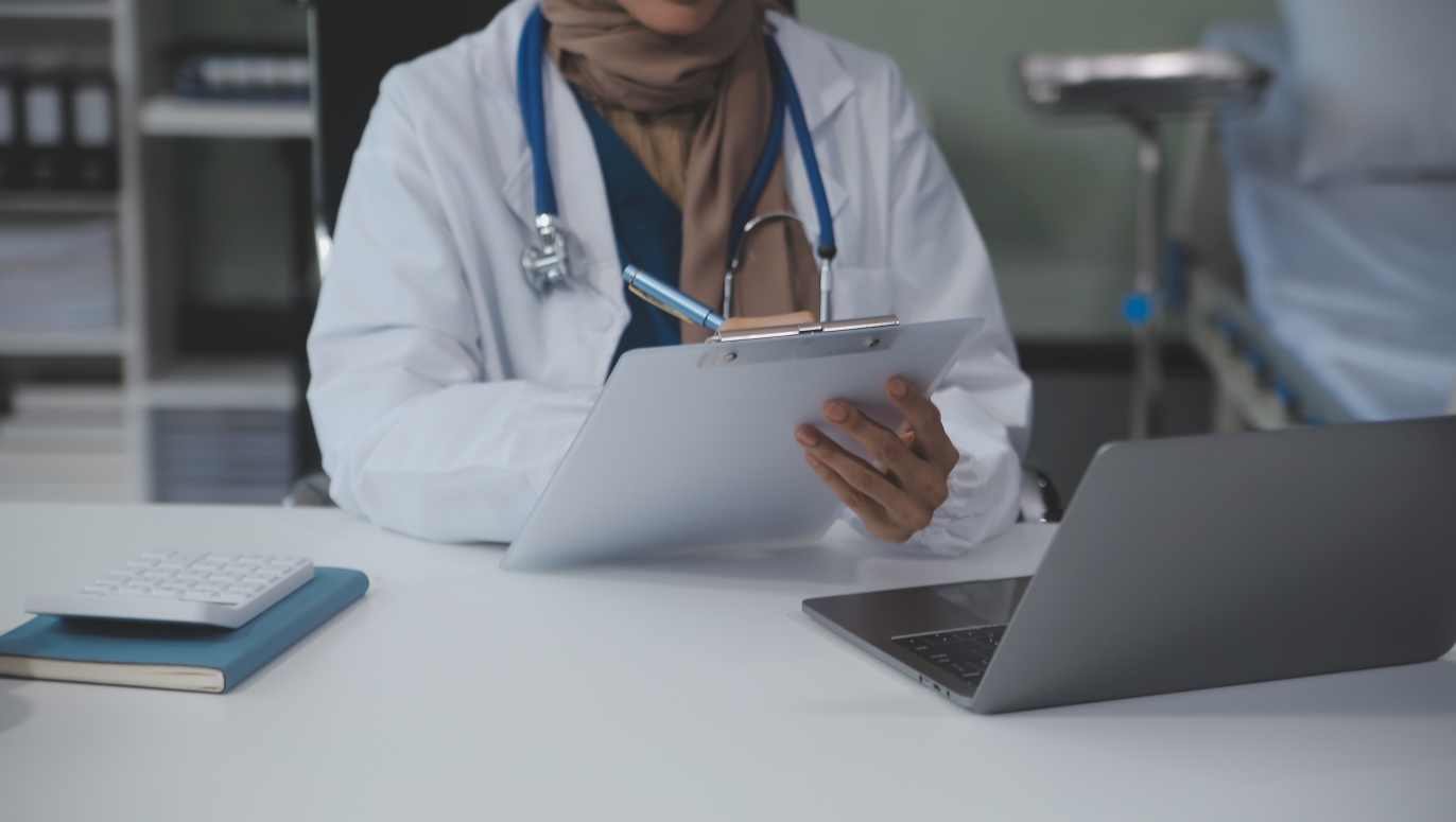 Doctor fills in documents (Photo: AdobeStock/Swiss TPH)