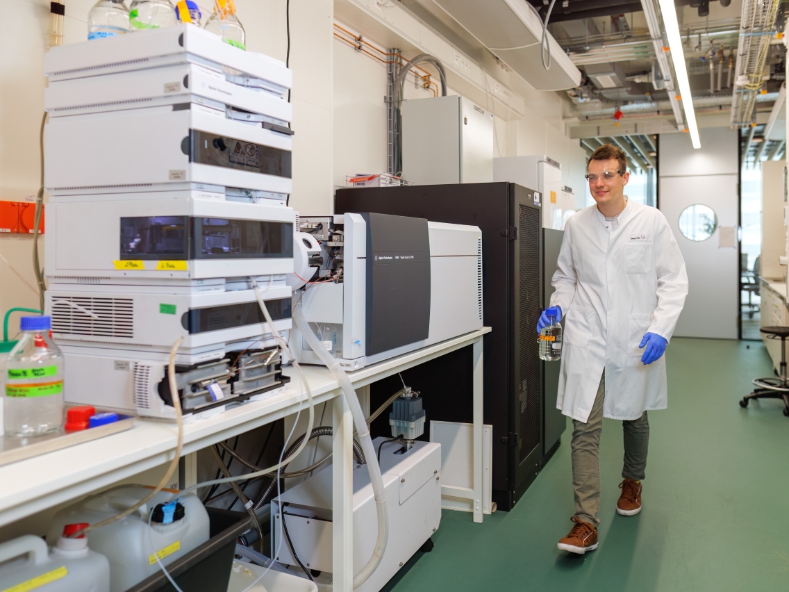 Researcher of the Helminth Drug Development unit (Photo: J. Pelikan/Swiss TPH)